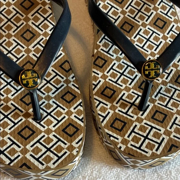 Tory Burch Navy and Brown geometric pattern wedge Flip Flops sandals - Picture 2 of 10